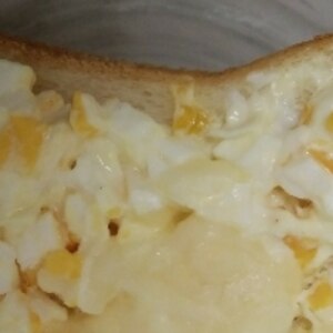 ゆで卵とスライスチーズのマヨトースト